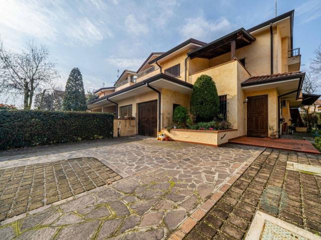 Case e ville in vendita di 215 m² in Via M. Malpighi