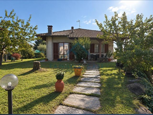 Case e ville in vendita di 215 m² in Via Maddalena