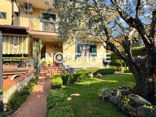 Case e ville in vendita di 215 m² in Via Malche