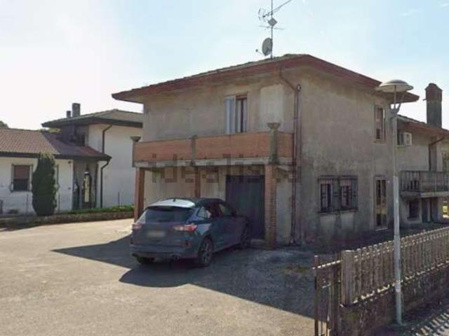 Case e ville in vendita di 215 m² in Via Mingoni