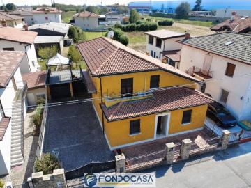 Case e ville in vendita di 215 m² in Via Sant&apos Antonio