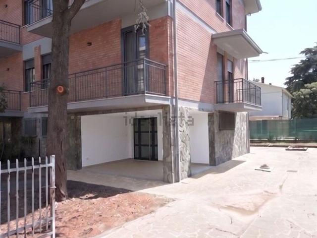 Case e ville in vendita di 215 m² in Via Spotorno, 19