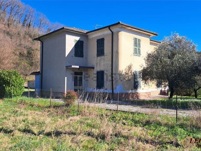 Case e ville in vendita di 215 m² in Via Ponte Provinciale, 22