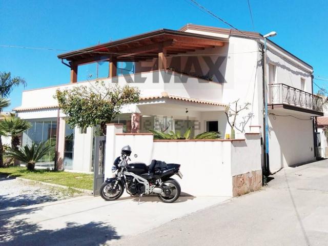 Case e ville in vendita di 215 m² in Via Orti