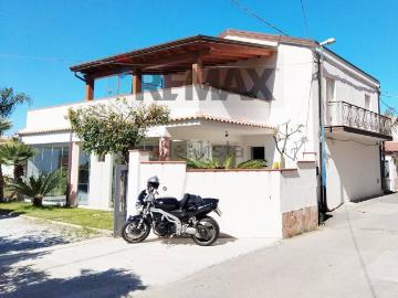 Case e ville in vendita di 215 m² in Via Risorgimento