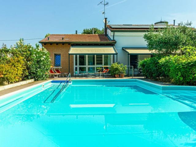 Case e ville in vendita di 215 m² in Via Vancini, 4