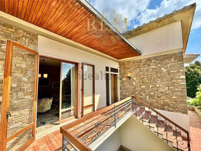 Case e ville in vendita di 215 m² in Piazza Gastone Bucciarelli, 2
