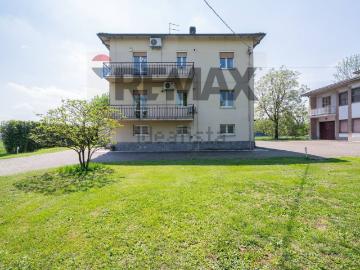 Case e ville in vendita di 216 m² in Via Marco Emilio Lepido, 174
