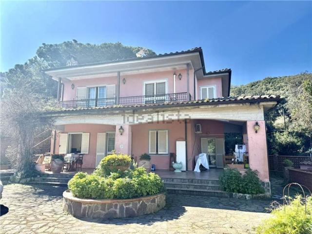 Case e ville in vendita di 216 m²