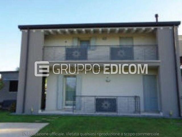 Case e ville in vendita di 216 m² in Via C. Battisti