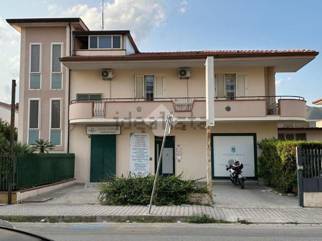 Case e ville in vendita di 216 m² in Via Agostino Stellato, 160