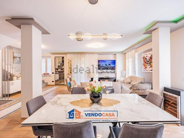 Case e ville in vendita di 216 m² in Via Alfredo Catalani, 1