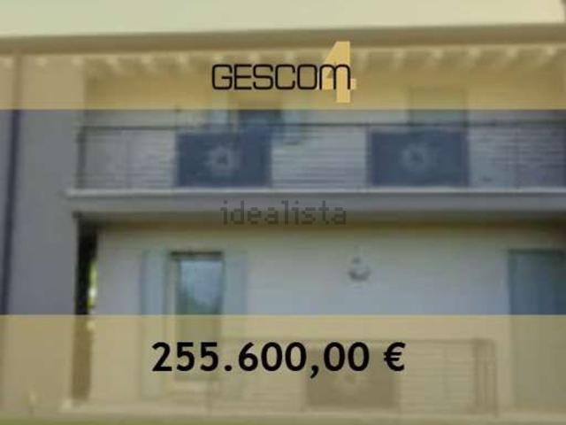 Case e ville in vendita di 216 m² in Via Avenali