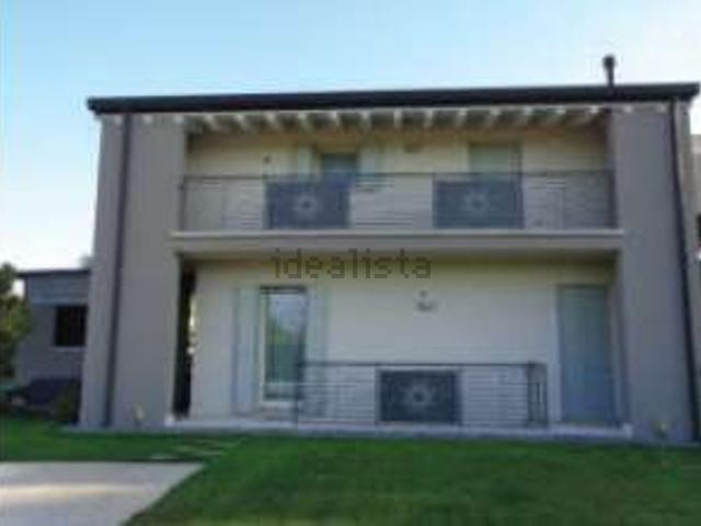 Case e ville in vendita di 216 m² in Via Avenali, 1