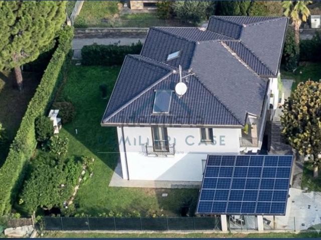 Case e ville in vendita di 216 m² in Via Isonzo