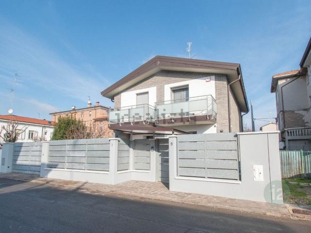 Case e ville in vendita di 216 m² in Via Martiri di Fossoli