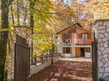 Case e ville in vendita di 216 m² in Via piana di livata