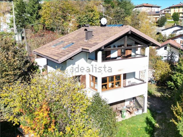 Case e ville in vendita di 216 m² in Via Venezia