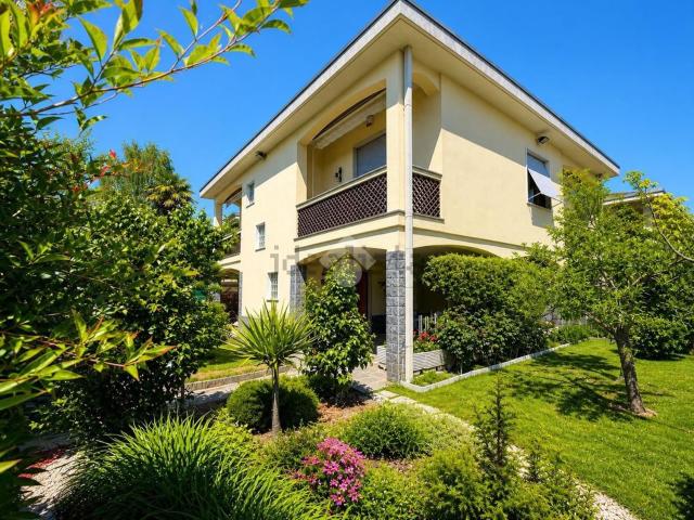 Case e ville in vendita di 216 m² in Via XXV Aprile, 710