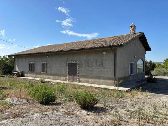 Case e ville in vendita di 216 m² in Contrada Cammarella