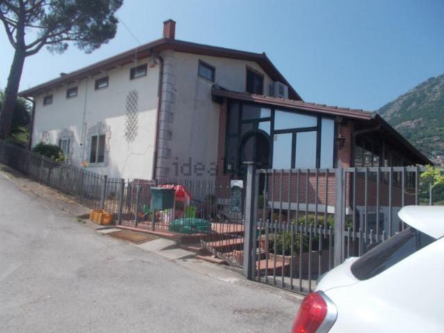 Case e ville in vendita di 216 m² in Contrada Isca