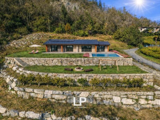 Case e ville in vendita di 217 m² in Via Campagnetta