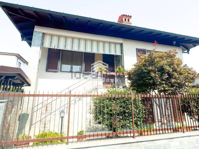 Case e ville in vendita di 217 m² in Via Curtatone, 26