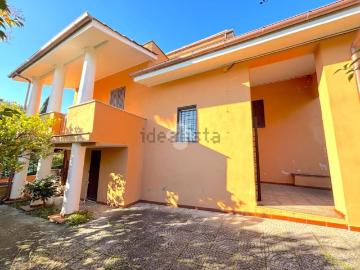 Case e ville in vendita di 217 m² in Via Appia Antica, 30