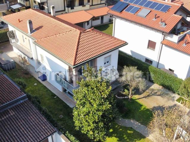 Case e ville in vendita di 217 m² in Via G. Mazzini, 48