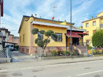 Case e ville in vendita di 217 m² in Via Giuseppe Garibaldi, 21