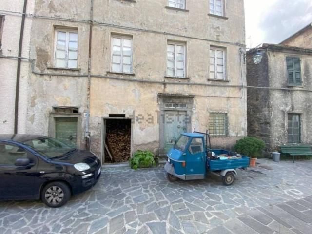 Case e ville in vendita di 217 m² in Via Gianelli, 72
