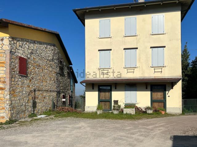 Case e ville in vendita di 217 m² in Via Fondiano, 3