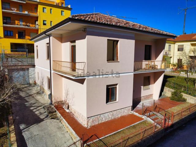 Case e ville in vendita di 217 m² in Via San Rita, 20