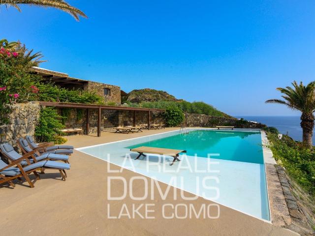 Case e ville in vendita di 217 m² in Contrada Cala Levante