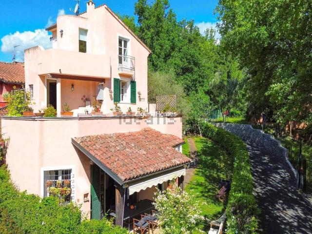 Case e ville in vendita di 218 m²