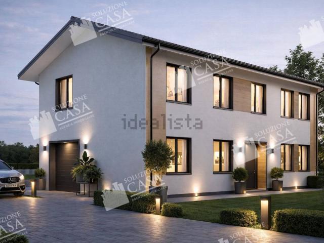 Case e ville in vendita di 218 m² in Via Cremona, 113
