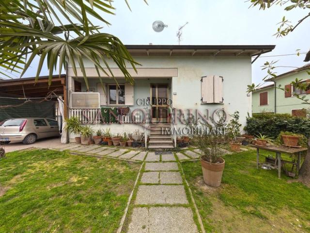 Case e ville in vendita di 218 m² in Via B. Angelico, 13