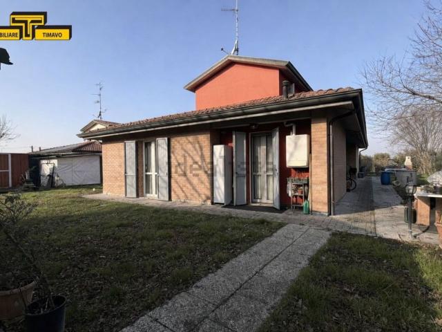 Case e ville in vendita di 218 m² in Via Gian Maria Ferraroni