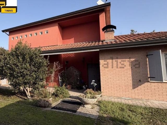 Case e ville in vendita di 218 m² in Via Fratelli Cervi
