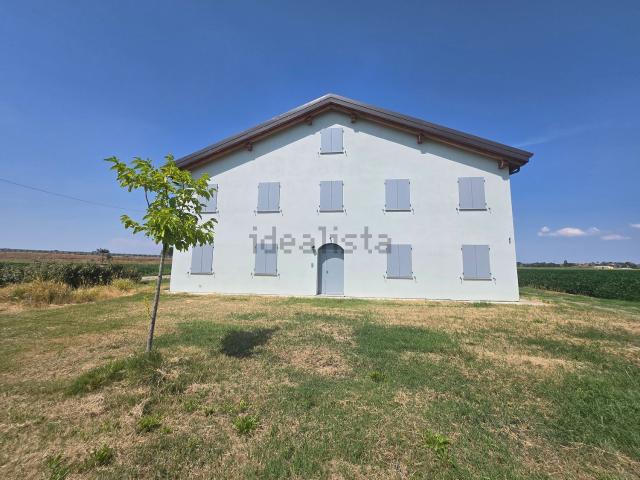 Case e ville in vendita di 218 m² in Via Martiri della Libertà, 18