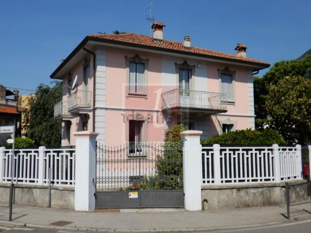 Case e ville in vendita di 218 m² in Via Provinciale, 9