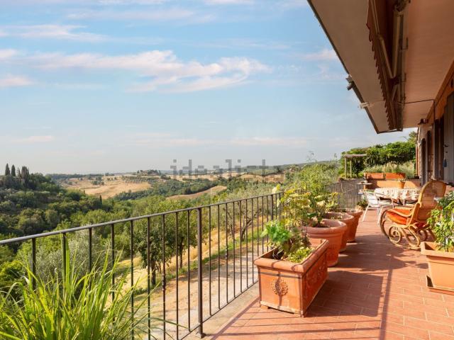 Case e ville in vendita di 218 m² in Via Umberto I