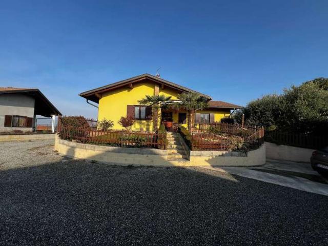 Case e ville in vendita di 219 m² in Via Amendola, 32