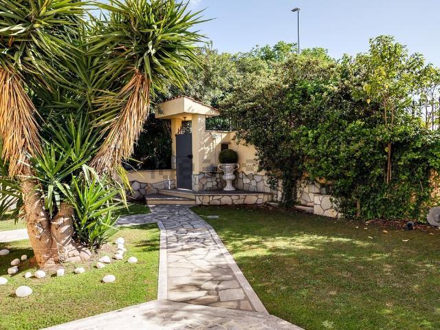 Case e ville in vendita di 219 m² in Via del Casale Paoloni