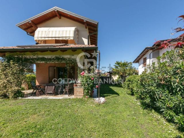 Case e ville in vendita di 219 m² in Via della Novella, 20