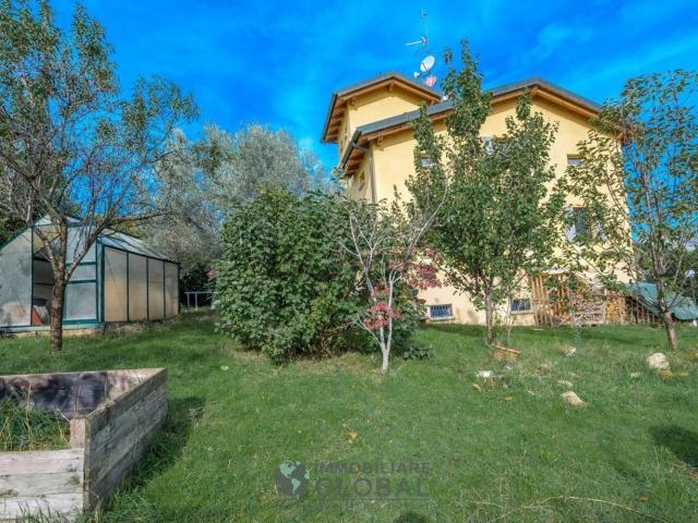 Case e ville in vendita di 219 m² in Via Sinistra Guerro, 97