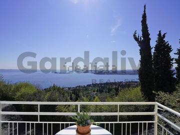 Case e ville in vendita di 219 m² in Via Panoramica