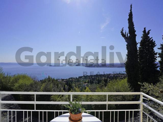 Case e ville in vendita di 219 m² in Via Panoramica, 19