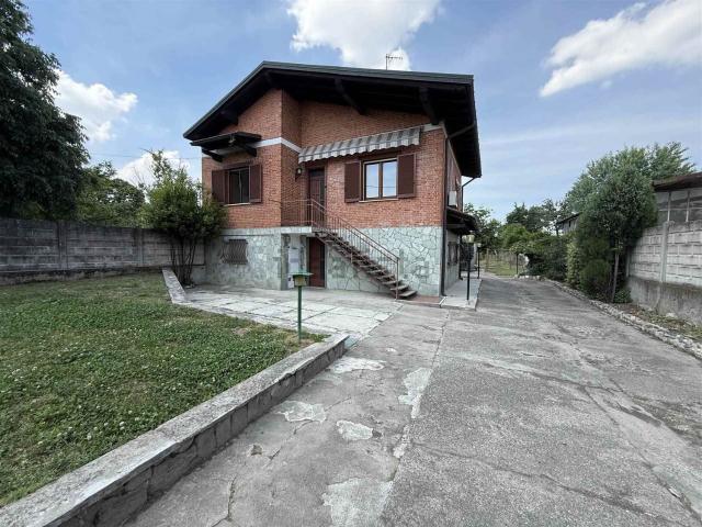 Case e ville in vendita di 219 m² in Strada Cascina Zamella, 23
