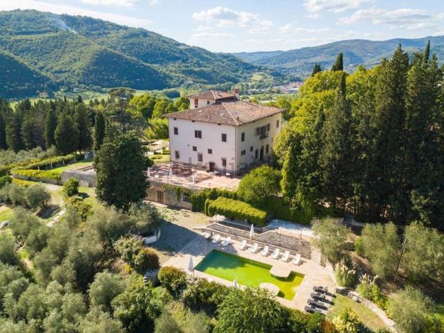 Case e ville in vendita di 2200 m² in Via Madonna delle Grazie, 2